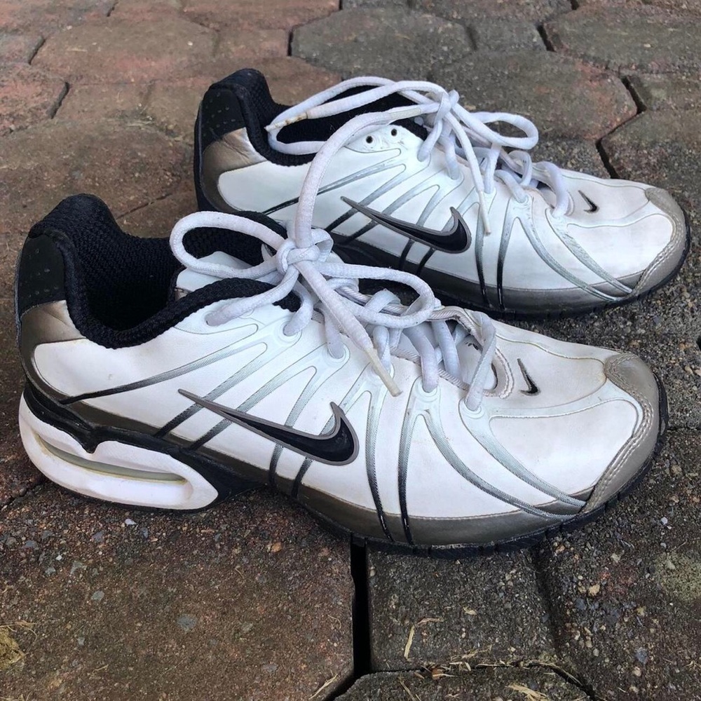 (Women’s 7.5) Vintage White Nike Air Max 👟